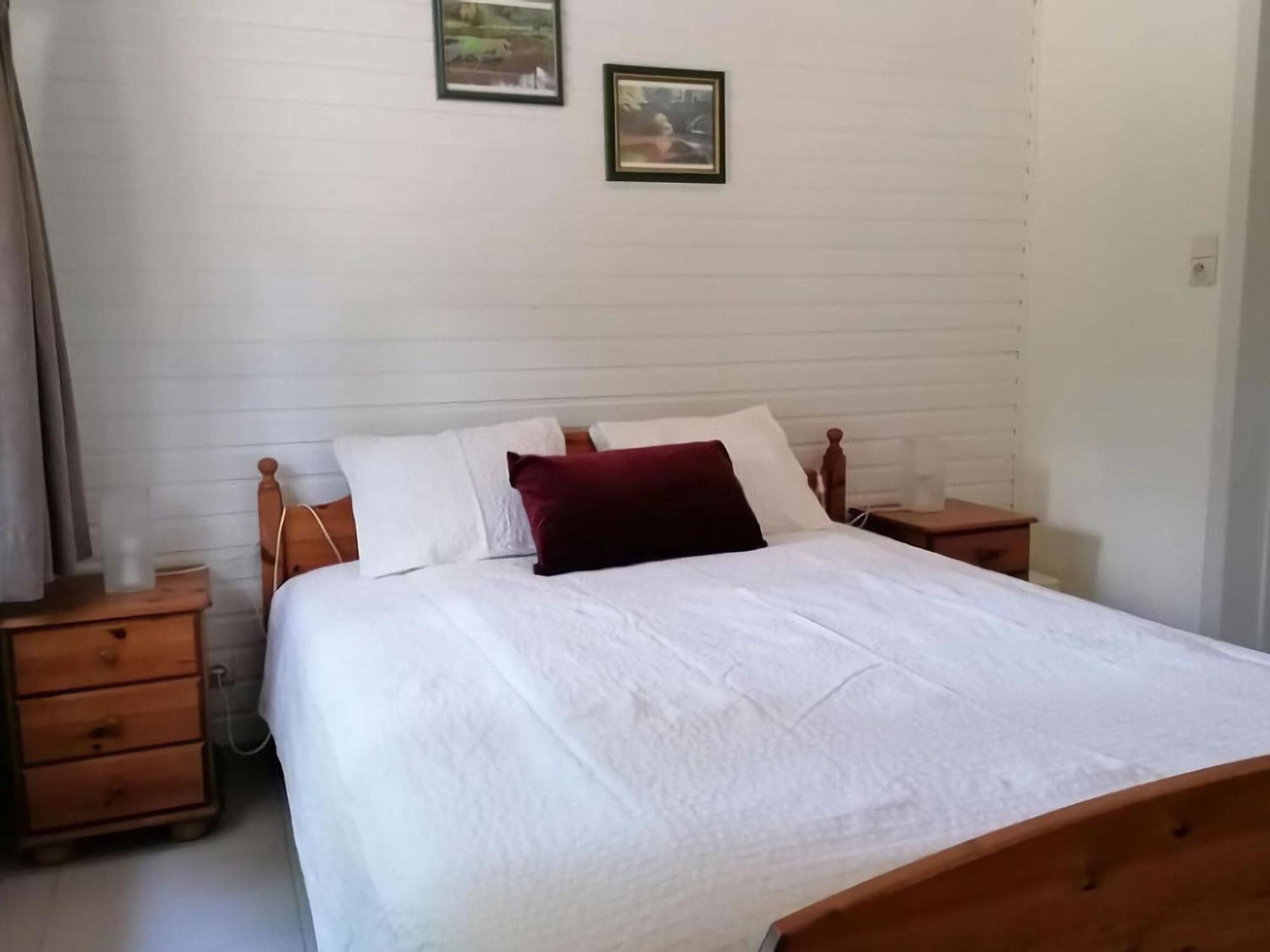 Chalet Authentic In With Private Fish Pond *