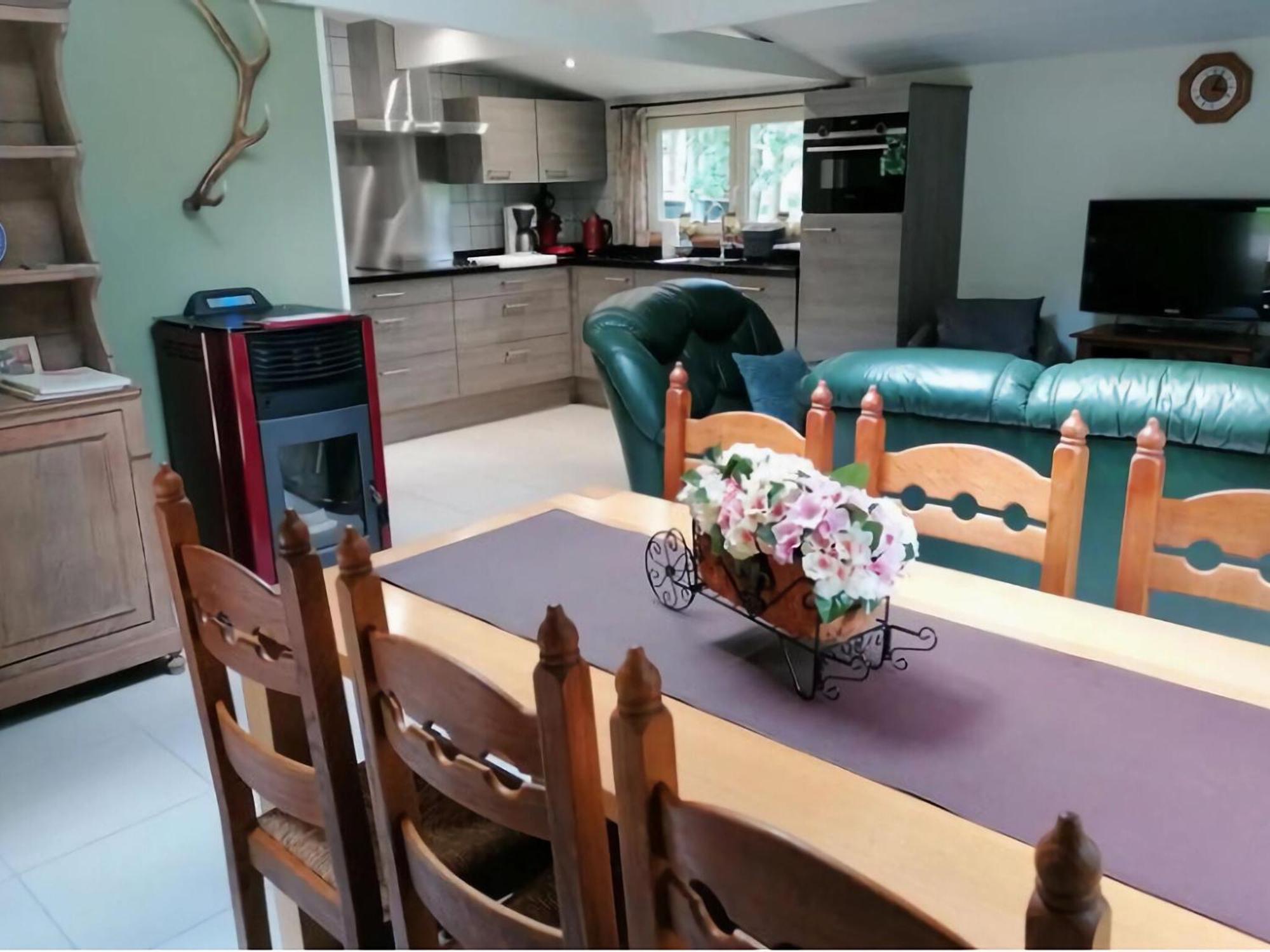 Chalet Authentic In With Private Fish Pond *
