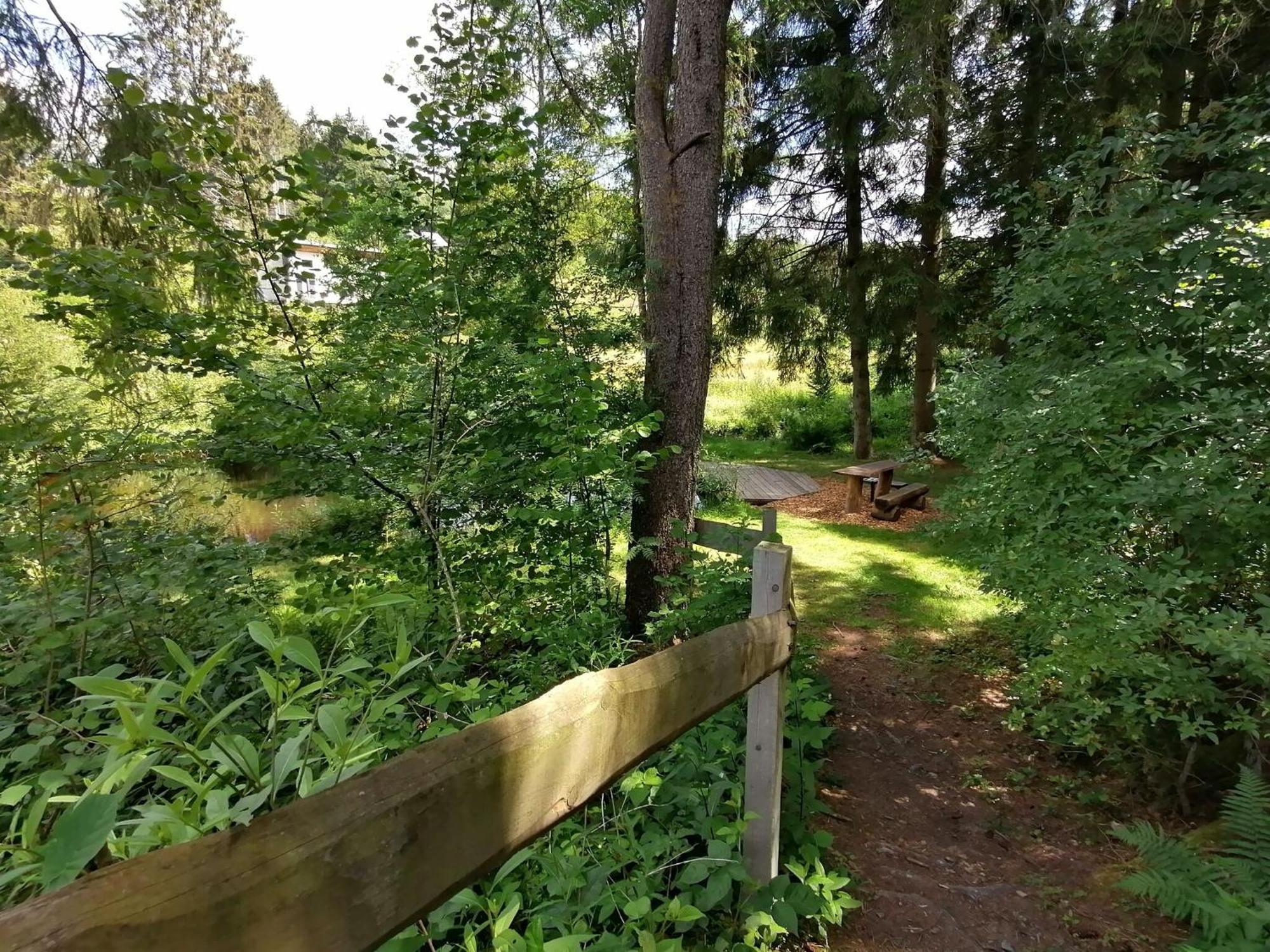 Chalet Authentic In With Private Fish Pond *